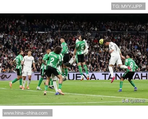 意甲激战：皇马大胜曼联红牌事件引发全场热议与争议